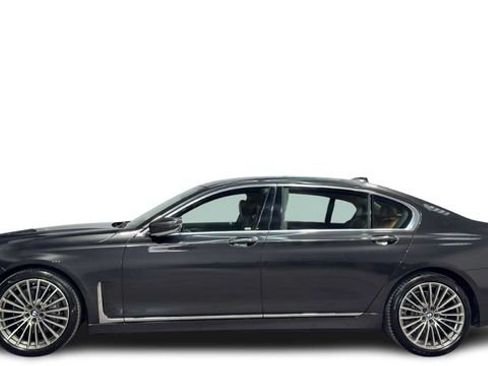 Used 2020 BMW 740i w/ Premium Package RWD image 1