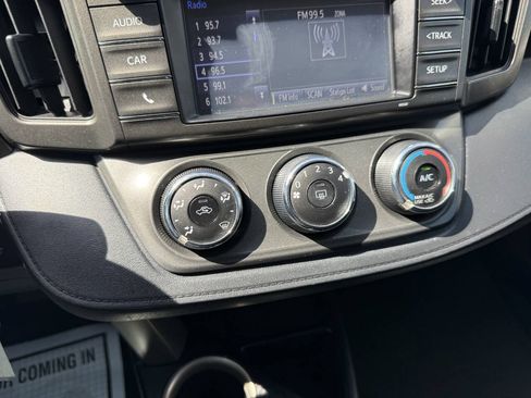 Used 2014 Toyota RAV4 LE FWD image 27