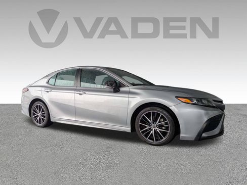 Used 2023 Toyota Camry SE FWD image 3