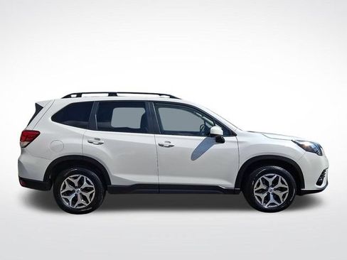 Used 2023 Subaru Forester Premium AWD/4WD image 7