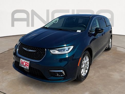 Used 2024 Chrysler Pacifica Touring-L FWD image 6