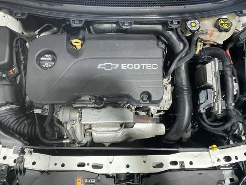 Used 2017 Chevrolet Cruze LT w/ Convenience Package FWD image 9