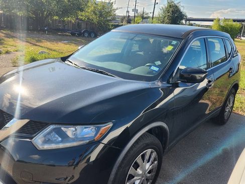 Used 2016 Nissan Rogue S FWD image 1