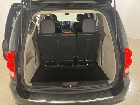 Used 2019 Dodge Grand Caravan SXT image 21