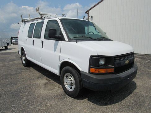 Used 2016 Chevrolet Express 2500 RWD image 9