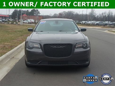 Used 2021 Chrysler 300 Touring w/ Sport Appearance Package image 18