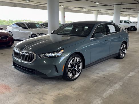 Used 2026 BMW 530i RWD image 4