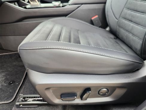 New 2025 Mitsubishi Outlander SE image 17