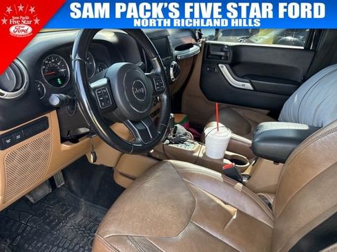 Used 2017 Jeep Wrangler Unlimited Rubicon w/ Connectivity Group AWD/4WD image 6
