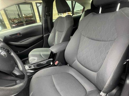 Used 2022 Toyota Corolla LE FWD image 9