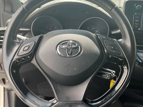 Used 2018 Toyota C-HR XLE FWD image 18