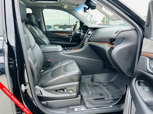 Used 2020 Cadillac Escalade ESV Luxury image 38