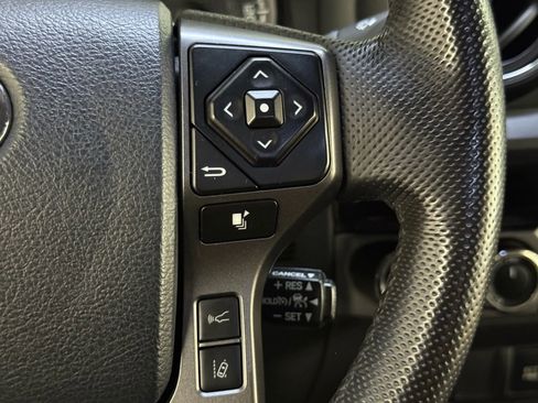 Used 2018 Toyota Tacoma TRD Sport image 22