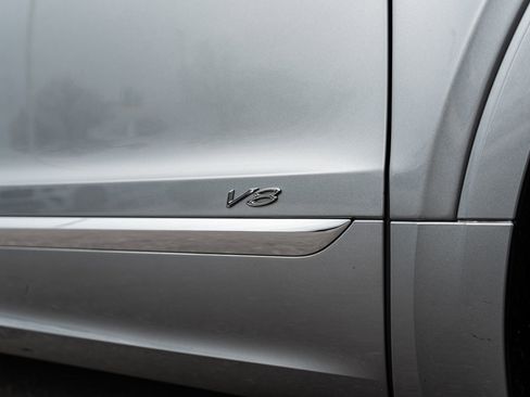Certified 2022 Bentley Bentayga AWD/4WD image 17