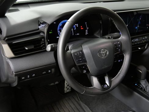 Used 2026 Toyota Camry Hybrid w/ Multimedia Upgrade Package AWD/4WD image 13