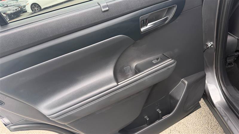 Used 2021 Toyota Highlander XLE FWD image 22