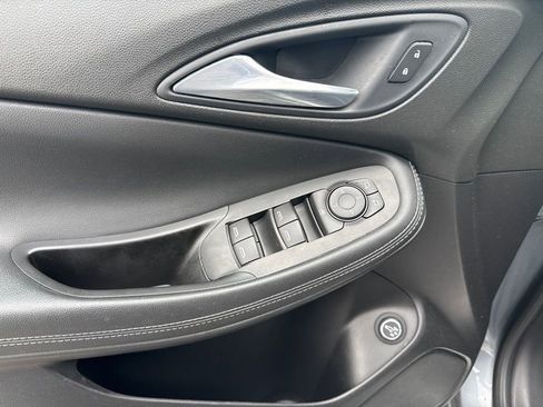 Used 2021 Buick Encore GX Select w/ Experience Buick Package FWD image 12
