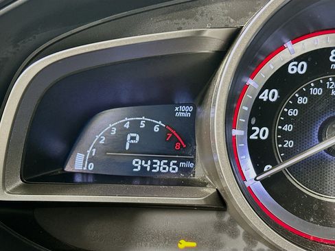 Used 2015 MAZDA MAZDA3 i Sport FWD image 18