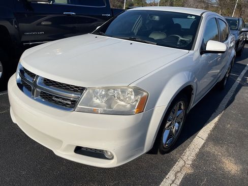 Used 2011 Dodge Avenger Lux image 2