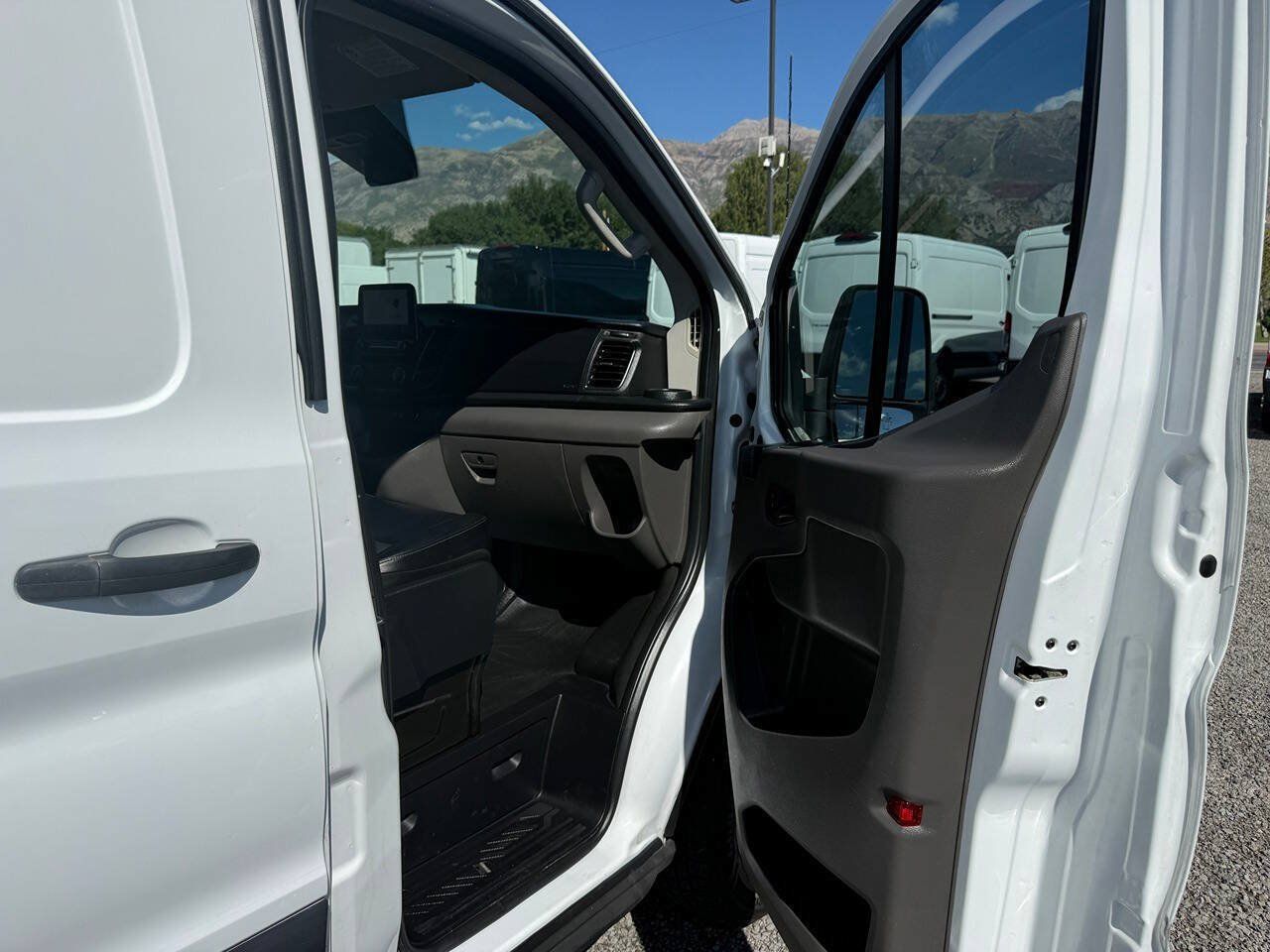 Used 2020 Ford Transit 250 Low Roof RWD image 18