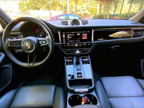 Used 2025 Porsche Macan image 14