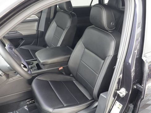 Used 2023 Volkswagen Atlas Cross Sport SE w/ Black Wheel Package AWD/4WD image 13