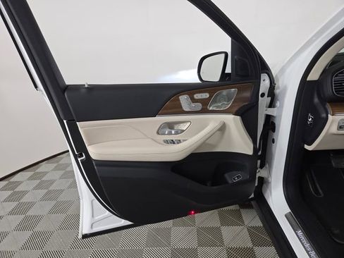 Used 2025 Mercedes-Benz GLS 450 4MATIC image 23