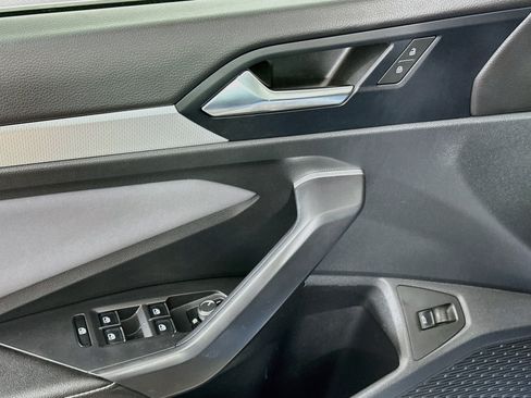 Used 2025 Volkswagen Jetta SE FWD image 15