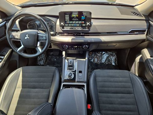 Used 2024 Mitsubishi Outlander SE FWD image 16