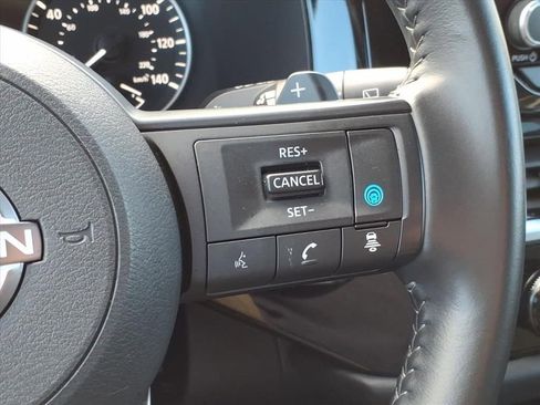 Used 2025 Nissan Pathfinder SV image 26