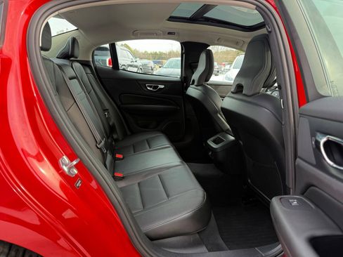 Used 2019 Volvo S60 T5 Momentum image 23