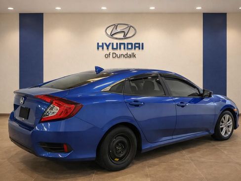 Used 2018 Honda Civic EX image 2