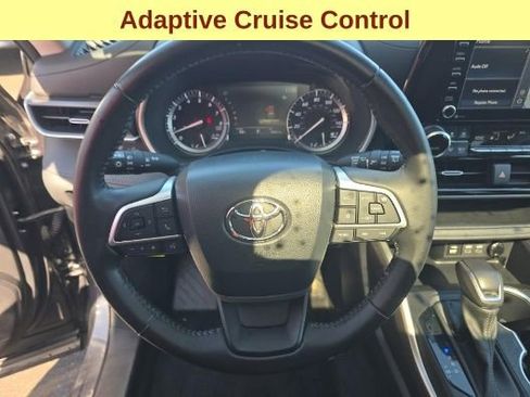 Used 2022 Toyota Highlander XLE image 11