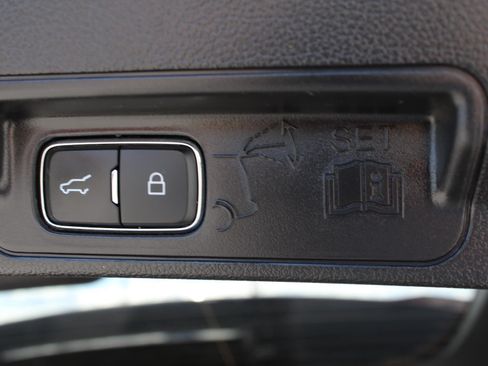 Used 2022 Ford Explorer XLT w/ Equipment Group 202A AWD/4WD image 9