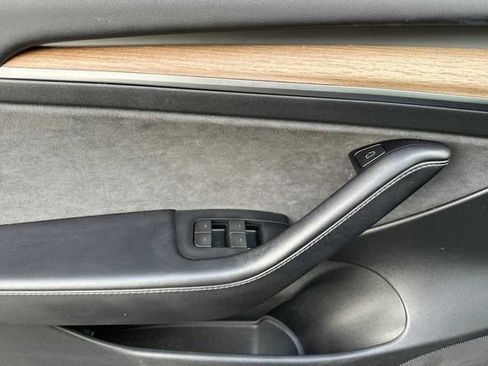 Used 2023 Tesla Model 3 Standard Range image 9