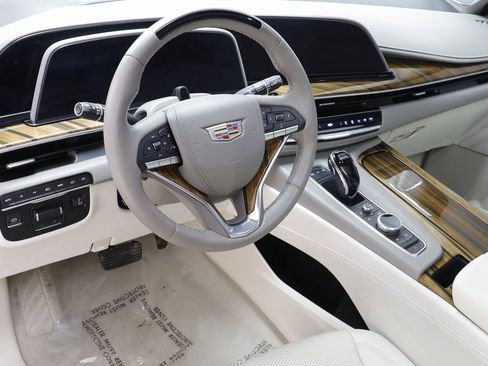 Used 2024 Cadillac Escalade Sport Platinum w/ LPO, ONYX Package image 7