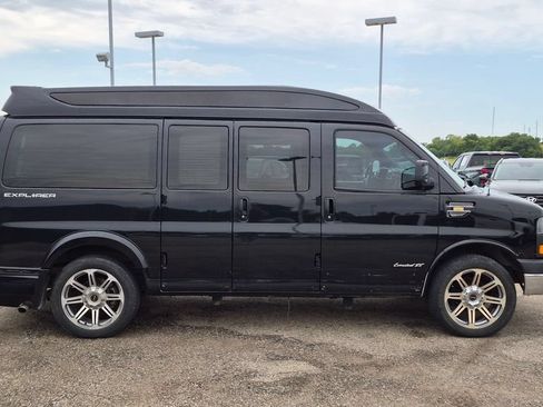 Used 2018 GMC Savana 2500 w/ Enhanced Convenience Package RWD image 2
