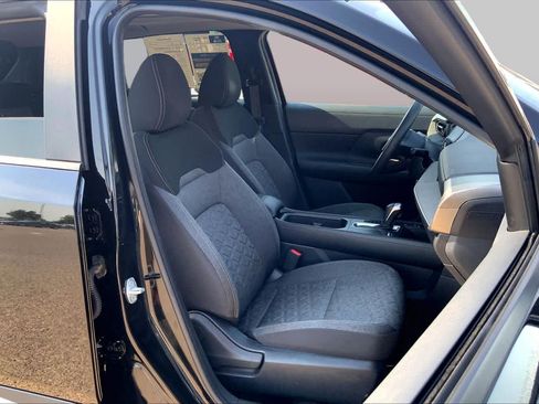 Used 2025 Nissan Kicks SV w/ SV Premium Package FWD image 9