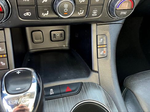 Used 2018 GMC Acadia SLT image 33