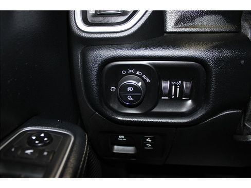 Used 2020 RAM 1500 Laramie image 30
