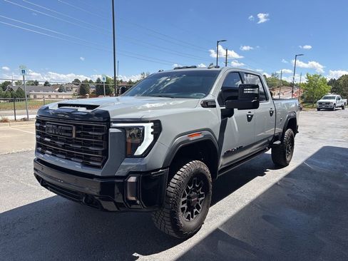 Used 2024 GMC Sierra 2500 AT4X AWD/4WD image 2