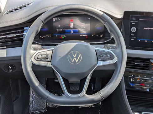 Used 2025 Volkswagen Jetta SE FWD image 19