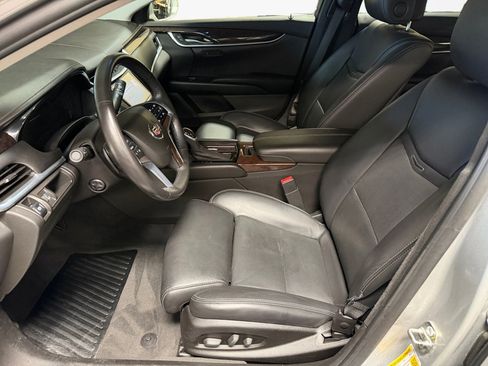 Used 2014 Cadillac XTS Luxury image 9