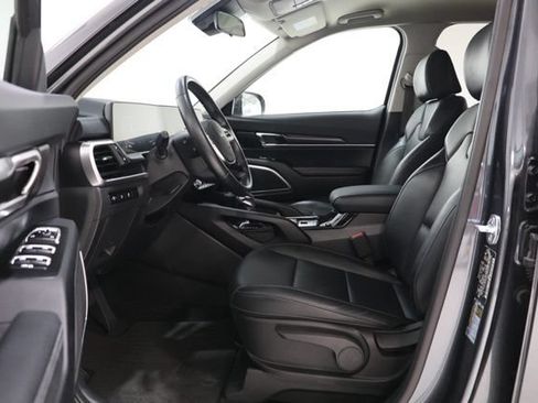 Used 2024 Kia Telluride LX FWD image 17