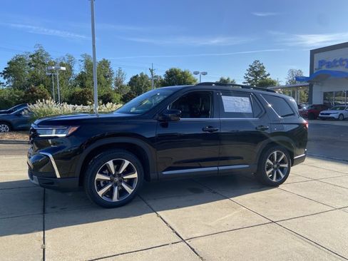 Used 2025 Honda Pilot Touring image 6