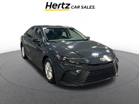 Used 2025 Toyota Camry LE image 1