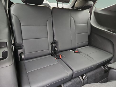 Used 2024 Chevrolet Traverse LT image 12