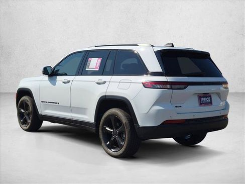 Used 2023 Jeep Grand Cherokee Altitude AWD/4WD image 7
