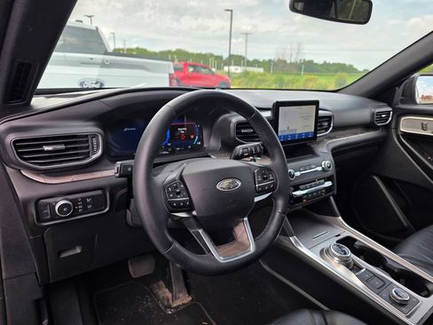 Used 2020 Ford Explorer Platinum AWD/4WD image 12