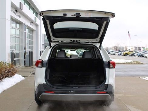 Used 2019 Toyota RAV4 Limited image 8